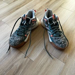 Men’s Adidas Basketball sneakers. Size 9 Mens.